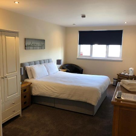 Oyo Douglas Hotel Kilmarnock Esterno foto