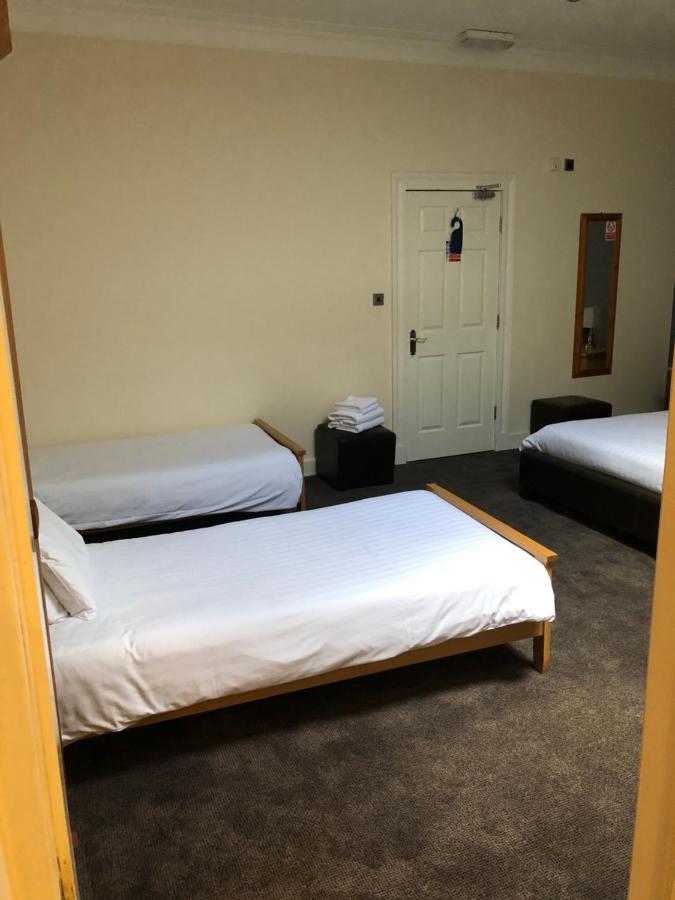 Oyo Douglas Hotel Kilmarnock Esterno foto