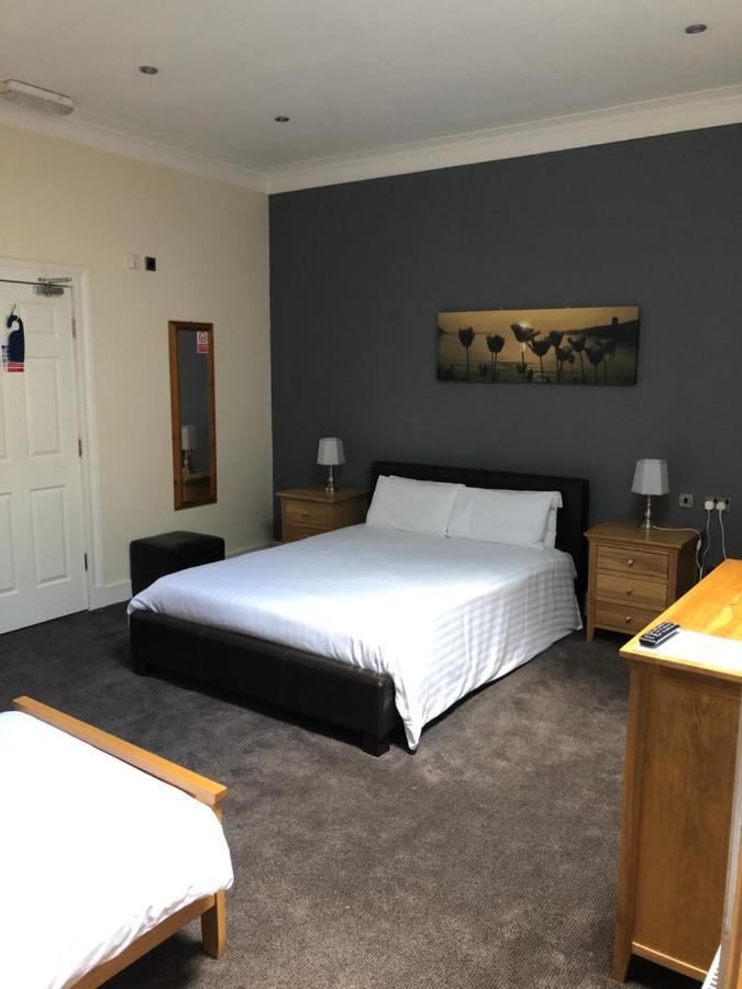 Oyo Douglas Hotel Kilmarnock Esterno foto