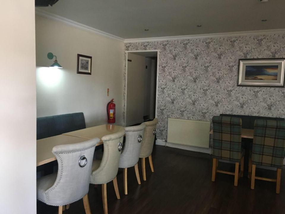 Oyo Douglas Hotel Kilmarnock Esterno foto