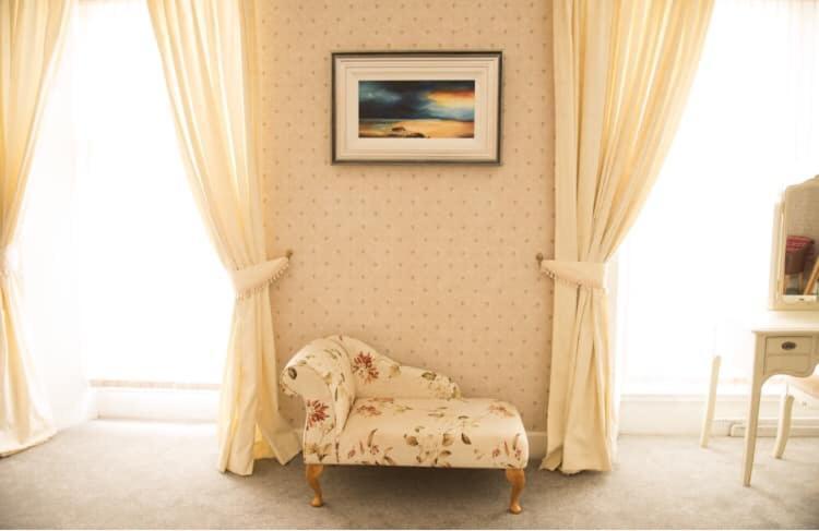Oyo Douglas Hotel Kilmarnock Esterno foto