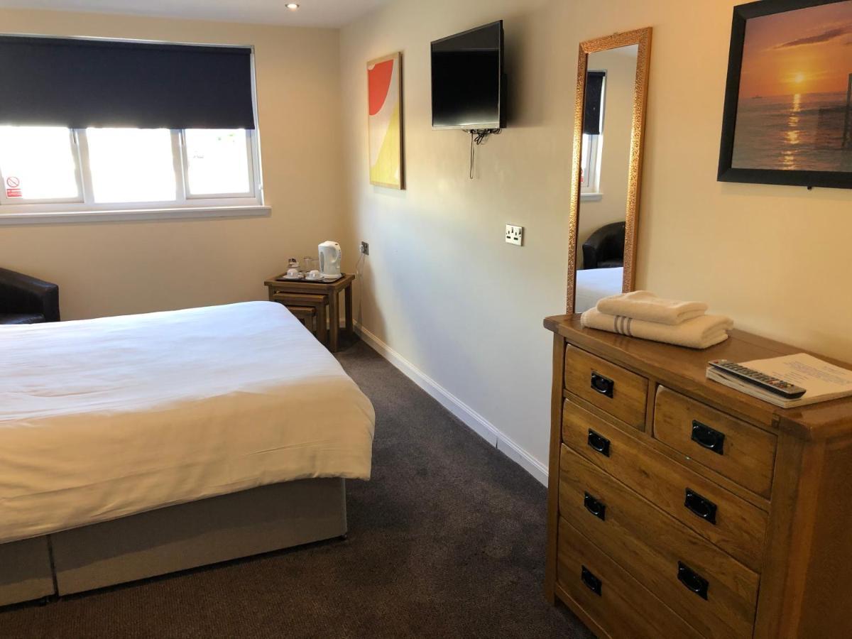 Oyo Douglas Hotel Kilmarnock Esterno foto