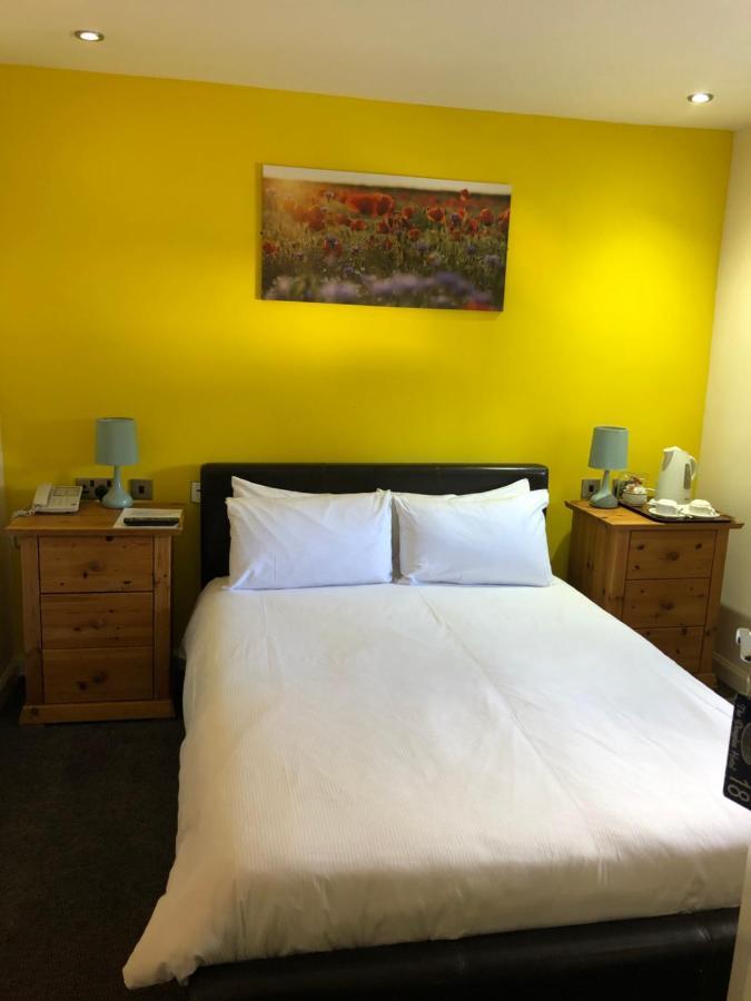 Oyo Douglas Hotel Kilmarnock Esterno foto