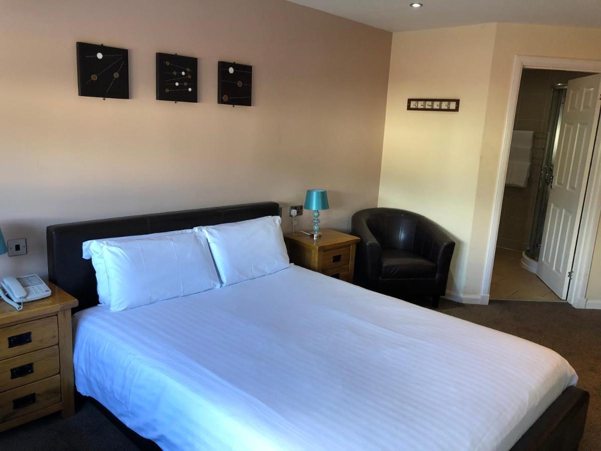 Oyo Douglas Hotel Kilmarnock Esterno foto