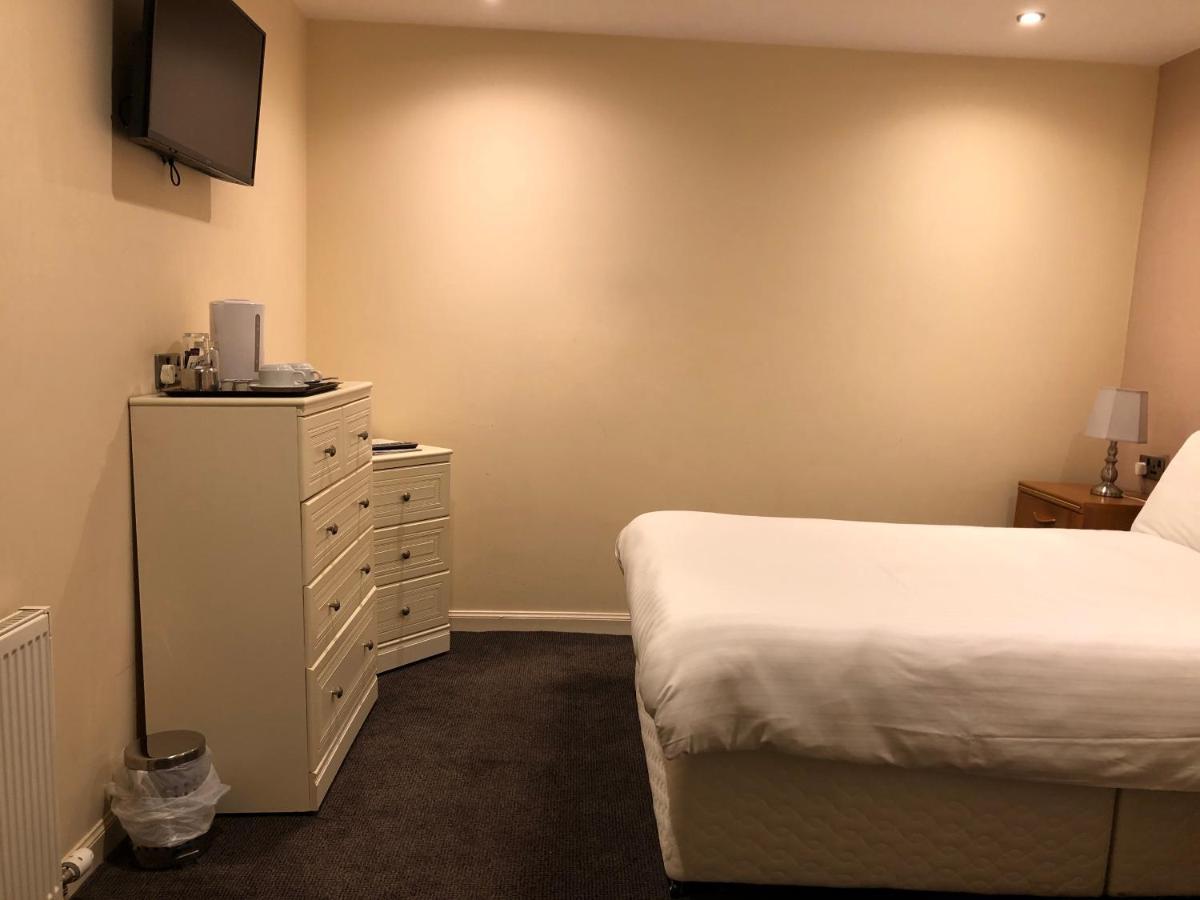 Oyo Douglas Hotel Kilmarnock Esterno foto