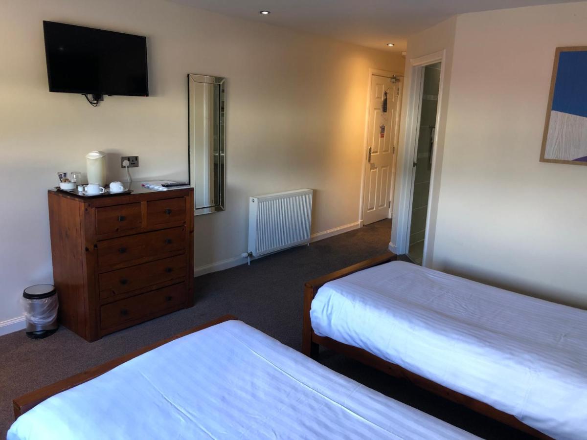 Oyo Douglas Hotel Kilmarnock Esterno foto