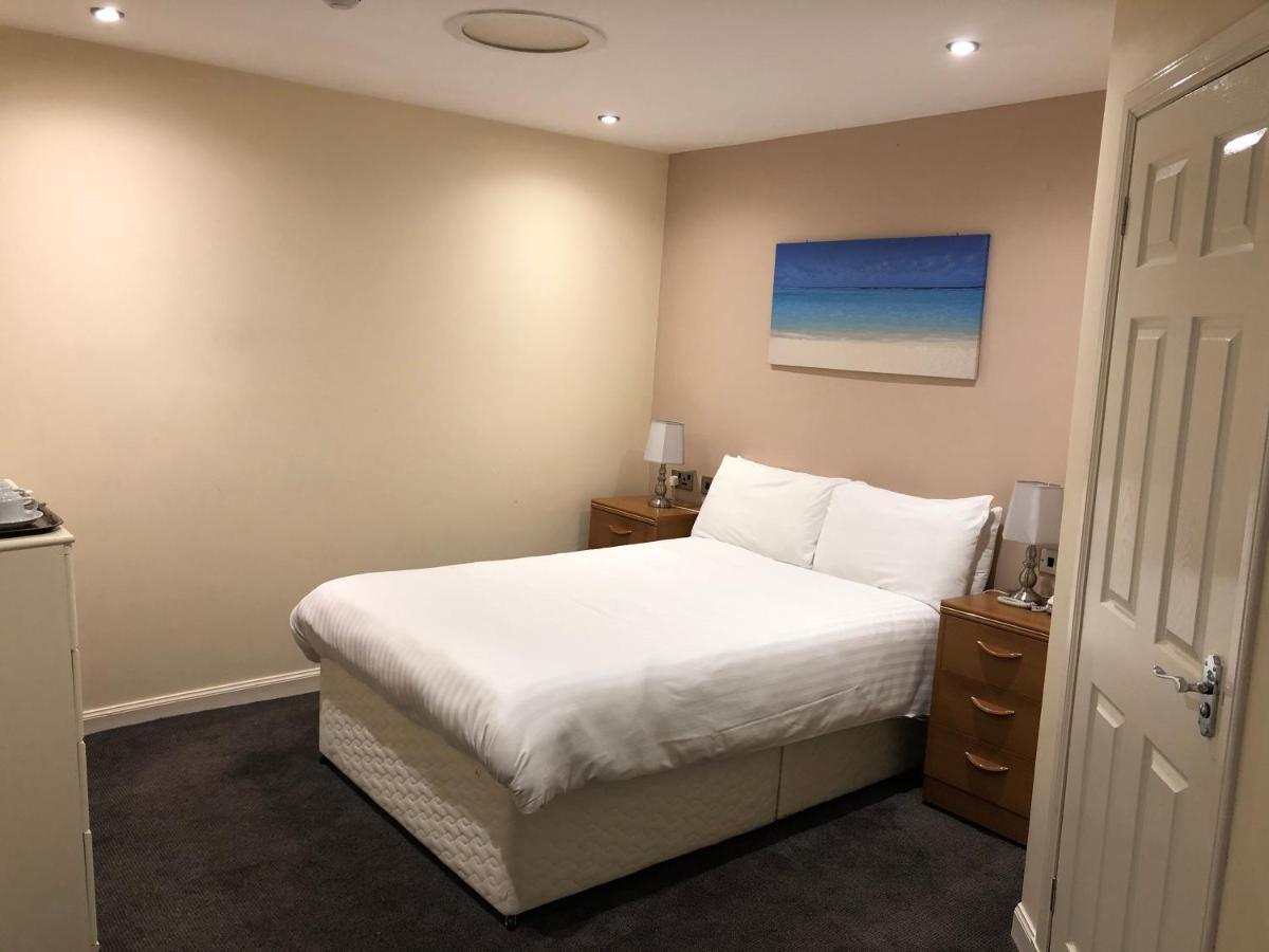 Oyo Douglas Hotel Kilmarnock Esterno foto