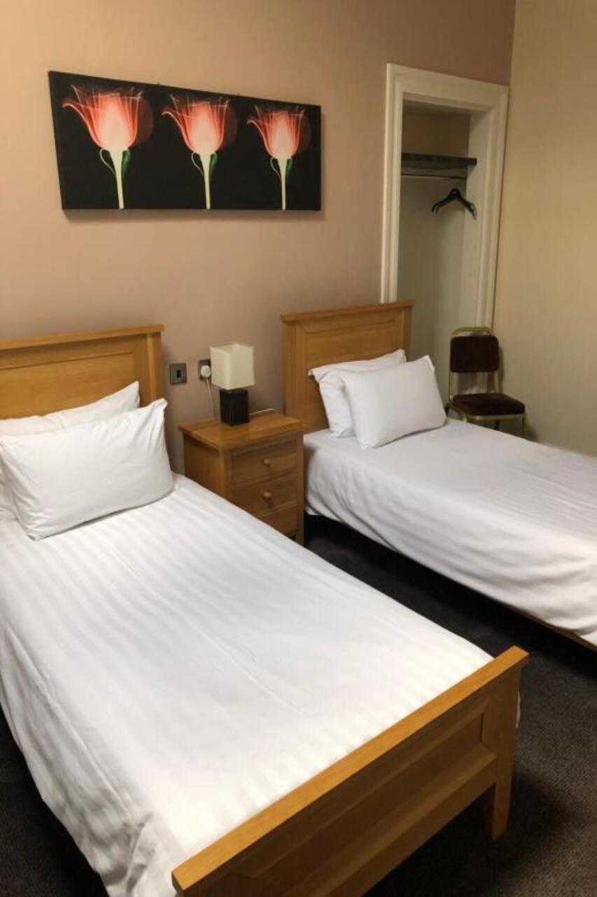 Oyo Douglas Hotel Kilmarnock Esterno foto