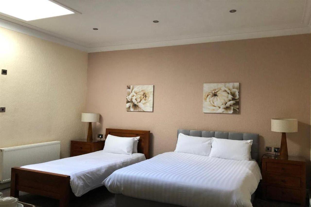 Oyo Douglas Hotel Kilmarnock Esterno foto