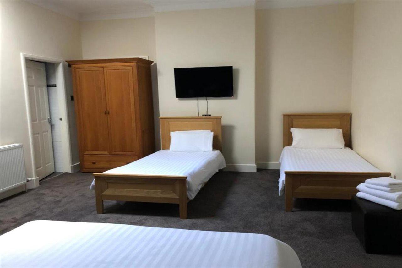 Oyo Douglas Hotel Kilmarnock Esterno foto