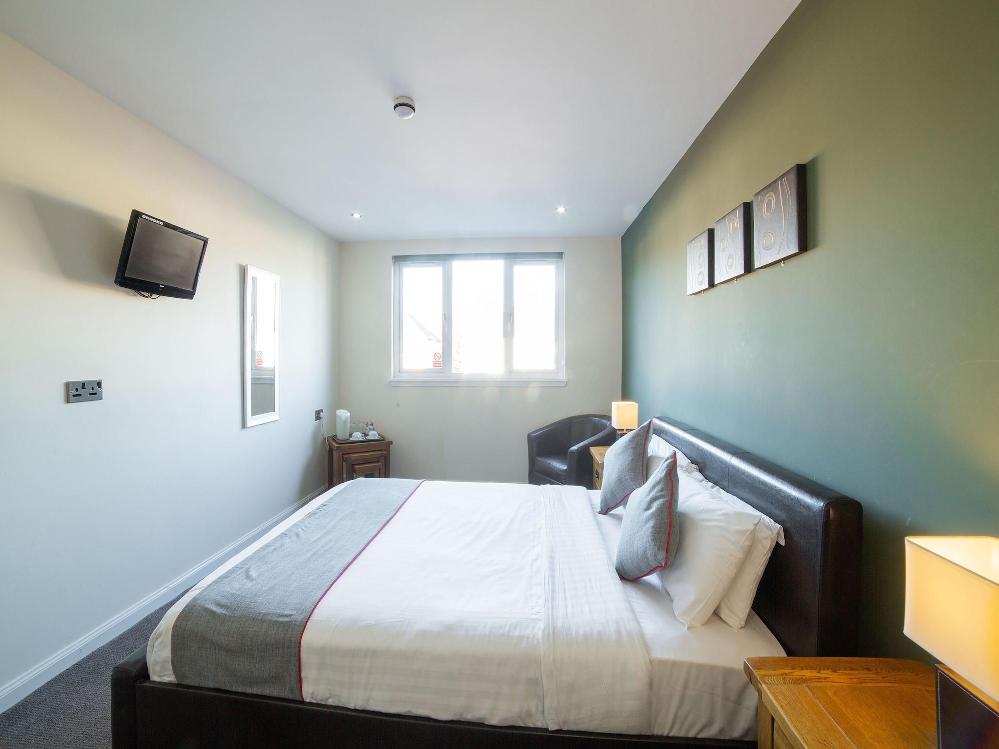 Oyo Douglas Hotel Kilmarnock Esterno foto