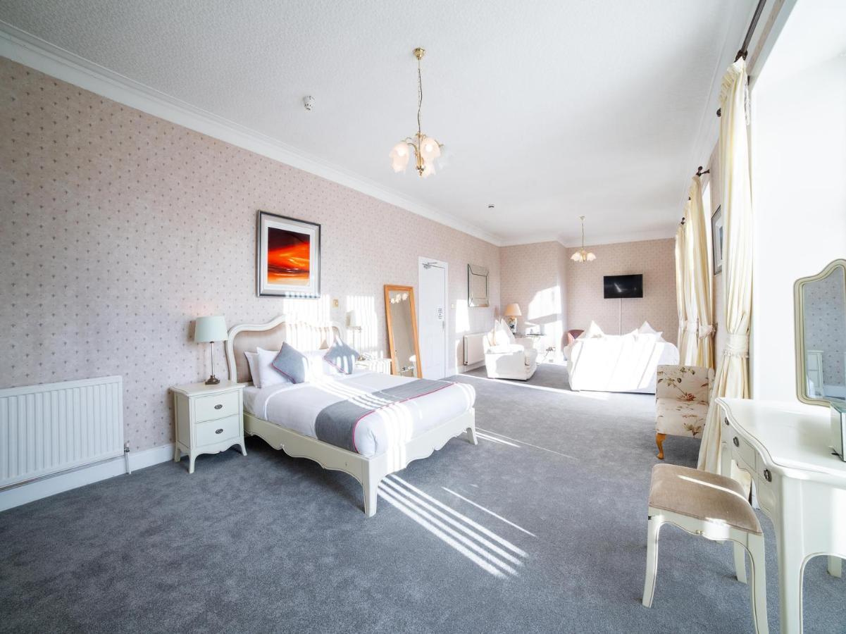 Oyo Douglas Hotel Kilmarnock Esterno foto