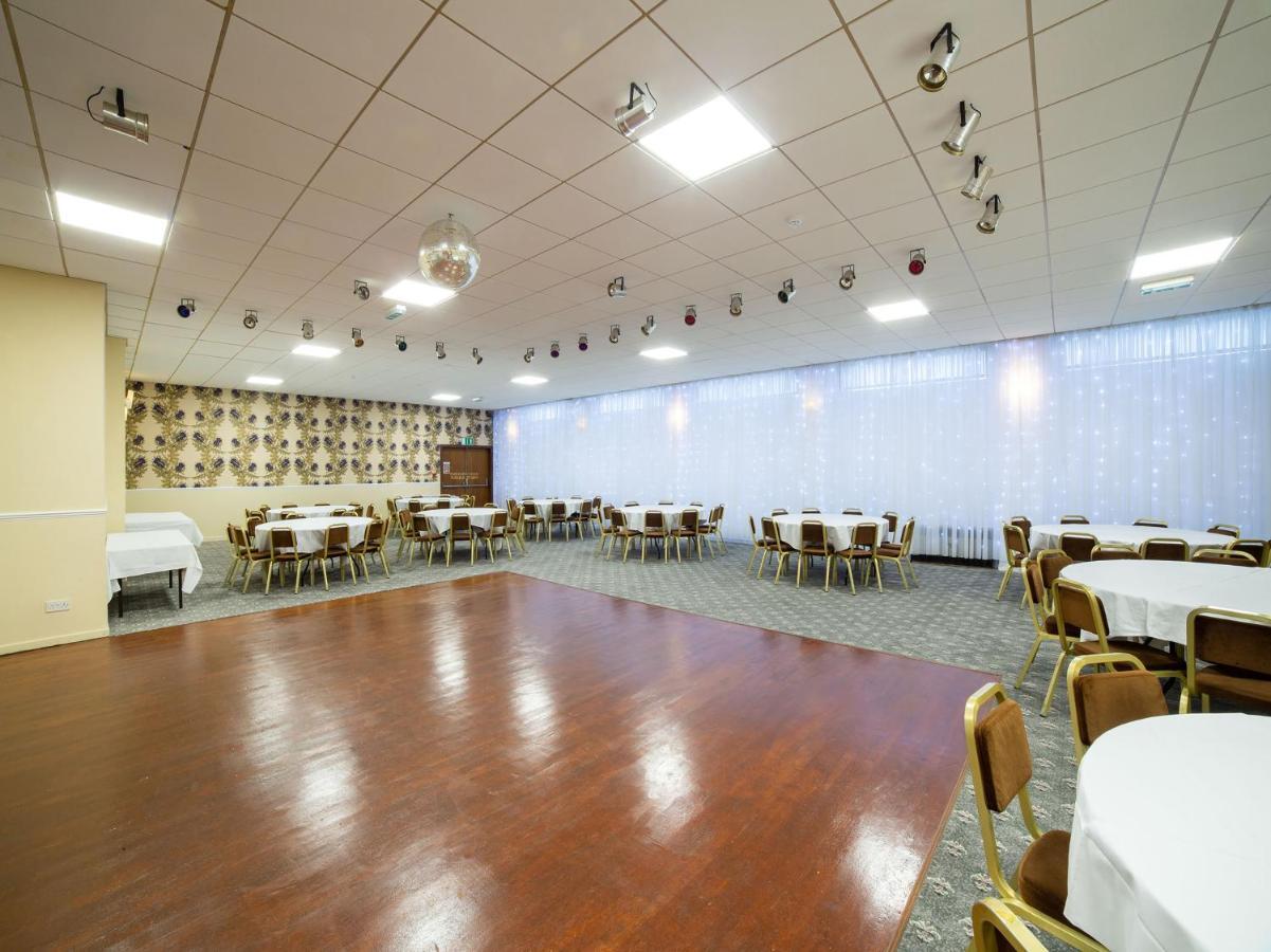 Oyo Douglas Hotel Kilmarnock Esterno foto