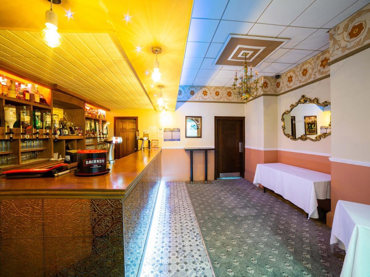 Oyo Douglas Hotel Kilmarnock Esterno foto